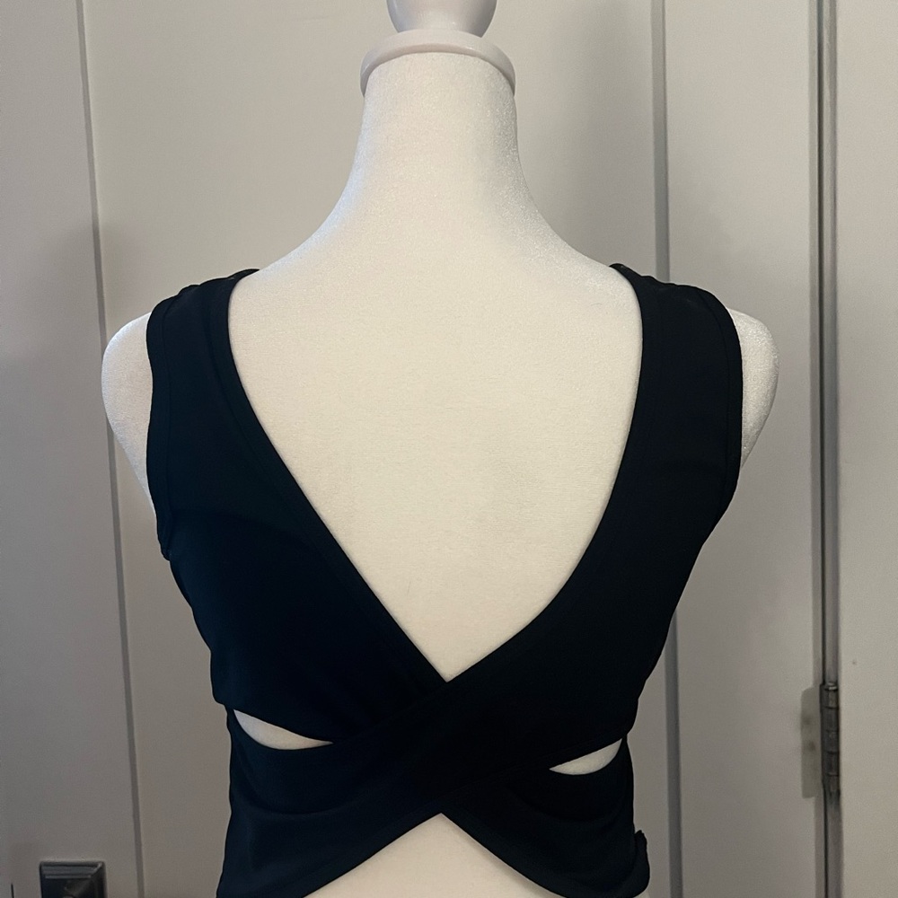 Black Sleeveless Cross-Back Yoga Top with Built in Bra